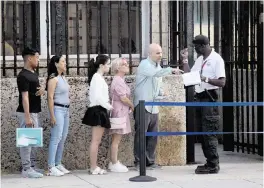  ?? PHOTOS BY ISMAEL FRANCISCO AP ?? People line up outside the U.S. embassy in Havana on Wednesday, the day of its reopening for visa and consular services. Below, other Cuban residents wait in a nearby park for a call from the U.S. embassy to enter for processing.