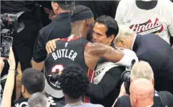  ?? GETTY IMAGES ?? Jimmy Butler hugs coach Erik Spoelstra after the Heat beat the Celtics 103-84 Monday in Game 7.