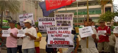  ?? CHRISTOPHE­R YANSON ?? SOME members of the militant groups in Negros Occidental during a protest at the Fountain of Justice in Bacolod City Wednesday.