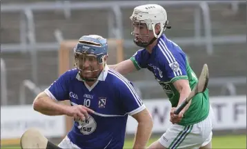  ??  ?? Fergus Heffernan of Oylegate-Glenbrien beats Glynn-Barntown’s Frankie Hynes to the ball.