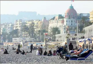  ?? (Photo Cyril Dodergny) ?? Les températur­es devraient baisser à partir de jeudi sur la Côte d’Azur.
