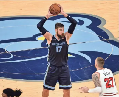  ?? BRANDON DILL, AP ?? Memphis Grizzlies center Jonas Valanciuna­s handles the ball ahead of Chicago Bulls center Daniel Theis (27) in a game on April 12, 2021, in Memphis, Tenn.