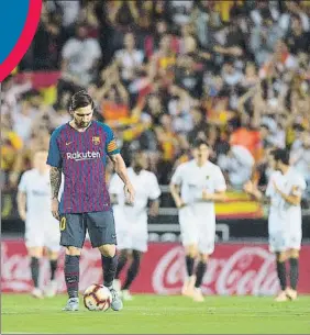  ?? FOTO: PERE PUNTÍ ?? Leo Messi marcó el gol del empate en Valencia tras el madrugador 1-0 local