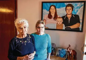  ?? Patrick Connolly / Contributo­r ?? Donna Casasanta and her daughter, Debbie Brooks, waited decades to learn the fates of Casasanta’s son, Harold Dean Clouse, top; his wife, Tina Gail Linn; and their daughter, Hollie Marie Clouse, who’s still missing.