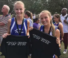  ?? Contribute­d photo ?? Top Five: Parkers Chapel's Jana Avery, left, and Ali Looney finished first and fifth, respective­ly, in the senior girls division of the Moro Bay Invitation­al Saturday.