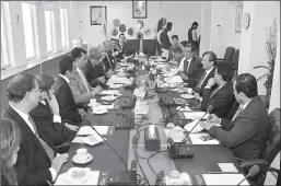  ?? ISLAMABAD
-APP ?? Federal Minister for Commerce and Textile, Pervaiz Malik in meeting with the delegation of American Business Council of Pakistan led by its President Kamran Nishat.