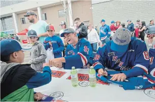  ?? PETER LEE WATERLOO REGION RECORD FILE PHOTO ?? Rangers’ Jonathan Yantsis fist bumps a young fan at the team’s annual Fan Fest this past season. Moving forward, Rangers Reach will take care of all the goodwill the team has done for decades.