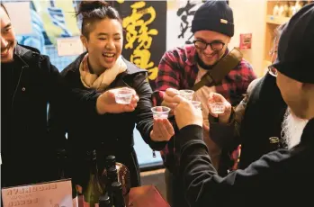  ?? NICO SCHINCO/THE NEW YORK TIMES ?? Customers toast Feb. 18 at Kuraichi, a sake shop in the Brooklyn borough of New York City.