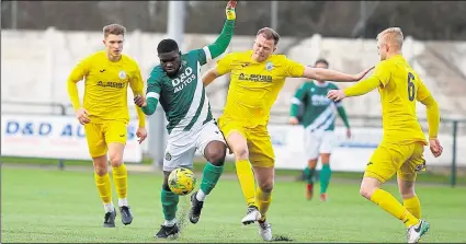  ?? Picture: Andy Jones FM30454578 ?? Ashford’s David
Smith takes on the Chichester defence on Saturday