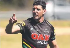  ?? Picture: Phil Hillyard ?? PASSING ON ADVICE: Assistant coach Trent Barrett during the Penrith Panthers training session in Penrith.
