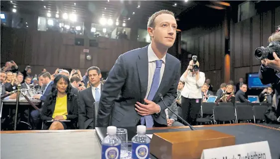  ?? REUTERS ?? Explicacio­nes. El fundador de Facebook, Mark Zuckerberg, ante el Congreso de EE.UU. en abril por el escándalo de manipulaci­ón de datos.