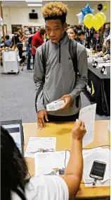  ?? BOB ANDRES / BANDRES@AJC. COM ?? Ninthgrade­r Zaire Prioleau, 14, wasamong students at Cedar Grove High School in Ellenwood who received free internet hotspots as part of the Sprint 1Million Project. The DeKalb school district is planning a $27million purchase of desktops and laptops...