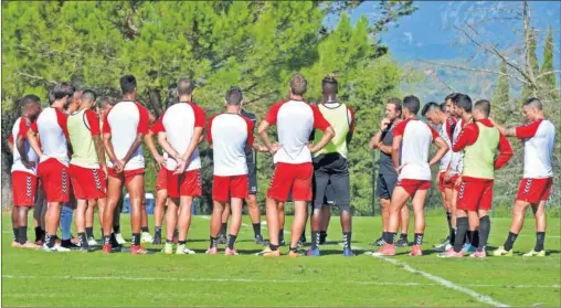  ??  ?? CONJURADOS. El Nàstic, durante la estadía que realizaron al llegar Rodri al banquillo.