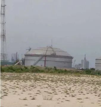  ??  ?? The NNPC depot close to Tarkwa Bay community
