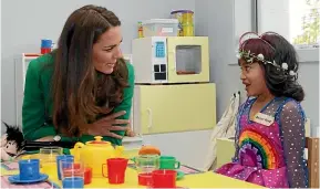  ?? STUFF ?? Hamilton has the country’s only children’s hospice, Rainbow Place, which the Duchess of Cambridge visited in 2014. She’s talking to Bailey Taylor,
whose mum was in hospice care.