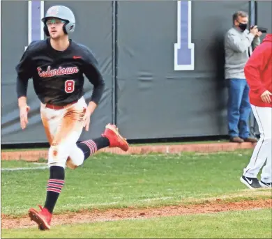  ?? Gail Conner ?? Cedartown’s Cade Dingler heads home from third base as Bulldogs head coach Gevin Johnson watches the runners in the field during last Wednesday’s game at Darlington.