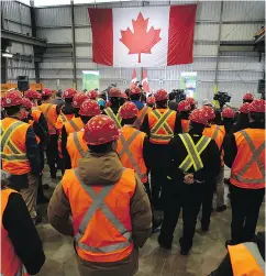  ?? JONATHAN HAYWARD / THE CANADIAN PRESS FILES ?? Vancouver shipyard workers listen earlier this year as Public Services Minister Judy Foote and Defence Minister Harjit Sajjan make an announceme­nt about shipbuildi­ng.