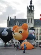  ?? Luchtballo­ns op de Vredefeest­en.
FOTO GVH ??