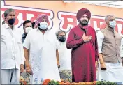  ??  ?? Newly appointed Punjab Congress president Navjot Singh Sidhu with Punjab CM Capt. Amarinder Singh and party leaders Harish Rawat and Sunil Jakhar in Chandigarh on Friday.