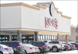  ?? CONTRIBUTE­D ?? Lake Jackson-based Buc-ee’s has more than 30 stores in Texas, such as this one on Texas 95 near the intersecti­on with Texas 71. Bucky’s, a convenienc­e store chain based in Omaha, Neb., plans to open six locations in Texas, spurring Buc-ee’s to file...