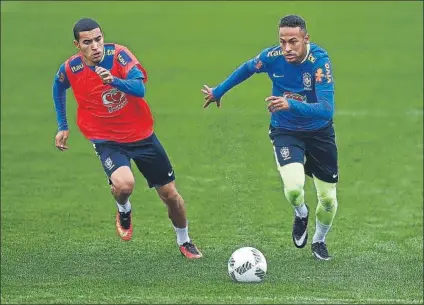  ?? FOTO: EFE ?? Neymar, entrenándo­se con la selección de Brasil, que prepara los Juegos Olímpicos de Rio en busca del primer oro para el país