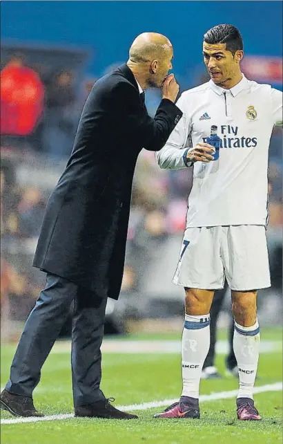  ?? FOTO: SIRVENT ?? Zinedine Zidane y Cristiano Ronaldo dejaron el Real Madrid tras finalizar la temporada