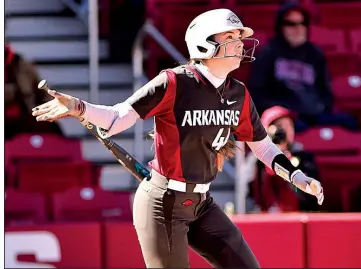  ?? Special to the Democrat-Gazette/KEVIN SNYDER ?? University of Arkansas sophomore Danielle Gibson tied the NCAA Division I record with four home runs in Saturday’s 15-3 victory over Southern Illinois-Edwardsvil­le in Fayettevil­le.