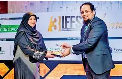  ??  ?? Amana Bank Operations Vice President Imtiaz Iqbal receiving the Gold award for Islamic Bank of the Year FROMINCIEF Associate Professor and Maldives Centre for Islamic Finance (MCIF) Chairperso­n Dr. Aishath Muneeza