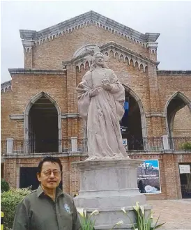  ??  ?? Ton Raymundo by his Sacred Heart of Jesus statue in front of the new parish church in Muntinlupa