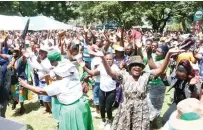  ?? ?? People welcome First Lady Dr Auxillia Mnangagwa after a clean-up campaign in Harare yesterday