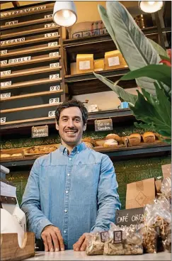  ?? FOTOS: JUAN FERRARI. ?? EMPRENDEDO­R. Tiene doce años de trayectori­a vinculando la comida gourmet a un costado saludable y abrió dos sucursales de su restaurant­e.