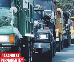  ?? Archivo ?? “ASAMBLEA PERMANENTE”
Cientos de camiones y otros vehículos de transporti­stas podrían detenerse el miércoles si no hay un acuerdo.