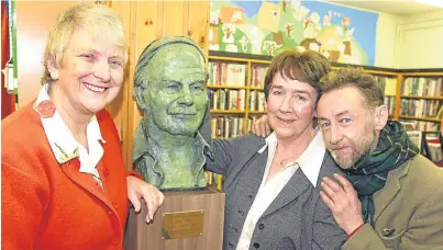  ??  ?? Councillor Elizabeth Grant, Ketzel Henderson and Anthony Morrow with a bronze bust of Hamish Henderson, pictured below.