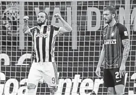  ?? (AP) ?? En el momento justo. Higuaín llevaba nueve partidos sin convertir y marcó el 3-2 en Milan. Dybala fue clave también con su ingreso.