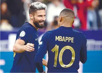  ?? ?? Giroud e Mbappé reeditaram a dupla que deu alegrias aos franceses na Rússia