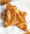  ?? ANDREW SCRIVANI/THE NEW YORK TIMES ?? Baked chicken skin is expected to be the snack of the year, according to food forecaster­s.