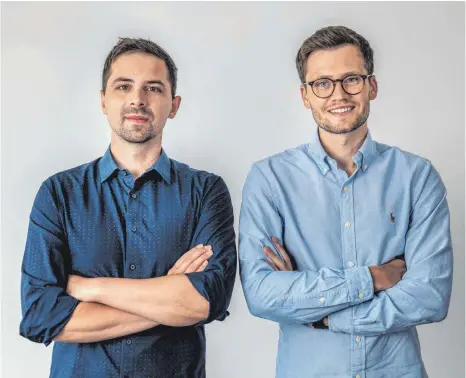  ?? FOTO: GRIDX ?? Andreas Booke (links) und David Balensiefe­n haben das Startup GridX gegründet, das jetzt von dem Energiekon­zern Eon gekauft wurde.