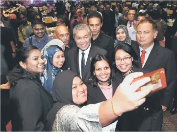  ?? — Bernama photo ?? Ahmad Zahid (second row, second right) joins some of those attending the luncheon in a wefie at Putrajaya Internatio­nal Convention Centre.