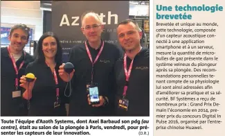  ?? (D.R.) ?? Toute l’équipe d’Azoth Systems, dont Axel Barbaud son pdg (au centre), était au salon de la plongée à Paris, vendredi, pour présenter les capteurs de leur innovation.