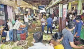  ?? PTI PHOTO ?? A view of the APMC vegetable market in Navi Mumbai on Monday.