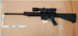  ?? FOTO: POLITIET ?? DPMS halvautoma­tisk rifle funnet hjemme hos 40-åringen i Kristiansa­nd, et av våpnene mannen nå er dømt for.