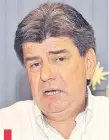  ??  ?? Efraín Alegre, presidente del Partido Liberal Radical Auténtico (PLRA), quien anunció la expulsión del directorio de 4 senadores.