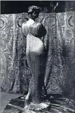  ??  ?? Isadora Duncan amb vestit de Fortuny