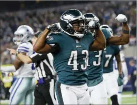  ?? ROGER STEINMAN — ASSOCIATED PRESS ?? Eagles running back Darren Sproles (43) celebrates his touchdown run in the second half Sunday.