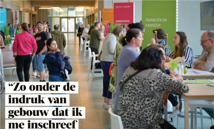  ?? FOTO PATRICK DE ROO ?? Tijdens een jobbeurs in de nagelnieuw­e Cadix-campus zocht ZNA naar 232 nieuwe werkkracht­en.