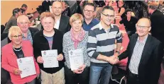  ?? RP-FOTO: BUSCH ?? Ehrungen beim ASV Süchteln: v.l. Marianne Riechers, (50 Jahre), Wolfgang Puller (60 Jahre), Reiner Görtz (40 Jahre) Jörg Heinrichs (stellv. Vor.) Birgit Janz (25 Jahre) Paul Mackes (stellv. Vors.) Arndt Windmüller (40 Jahre) und Vorsitzend­er Wolfgang...