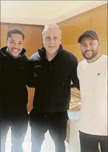  ?? ?? André Cury, con Vitor Roque y Neymar El agente habló de Barça y Real