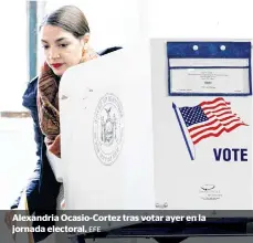  ?? EFE ?? Alexandria Ocasio-Cortez tras votar ayer en la jornada electoral.