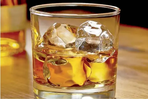  ?? FOTO EXTERNA. ?? El consumo de ron y whisky aumentó significat­ivamente el año pasado.