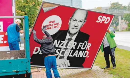  ?? REUTERS ?? del candidato del Partido Socialdemó­crata, Olaf Scholz, es removida un día después de las elecciones